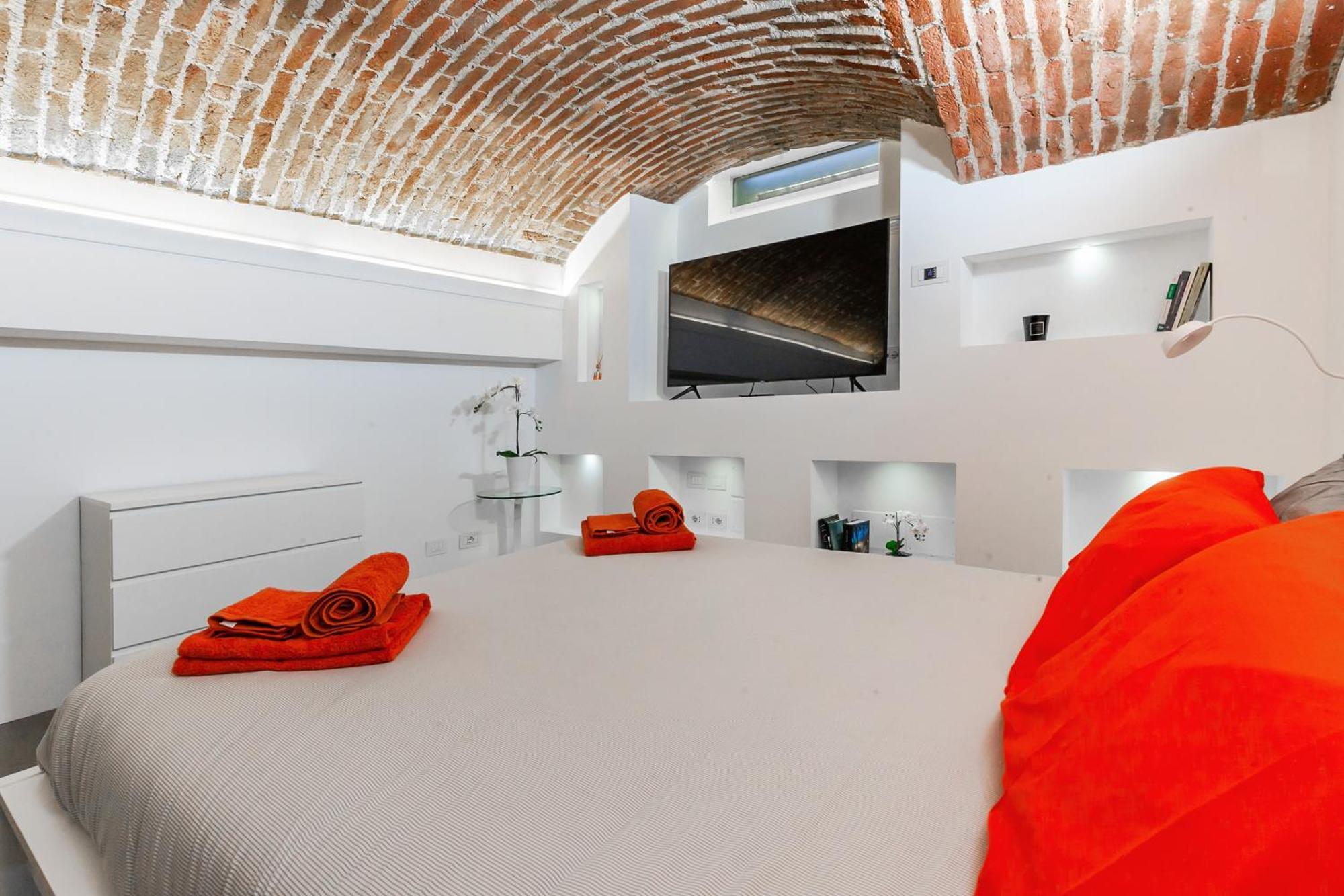 Orange M3 Duomo 12 Min Apartment *